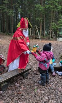 Jeder Waldb&auml;r bekommt eine kleine &Uuml;berraschung